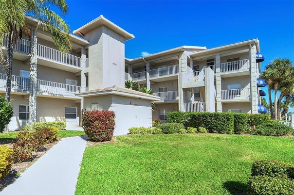 Backyard, Exterior, Facade, Condo Building