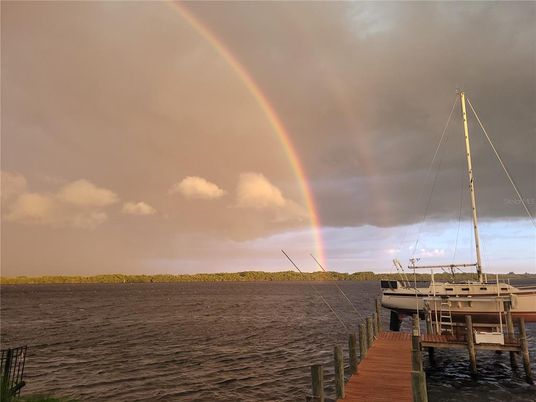 Exterior, Lake