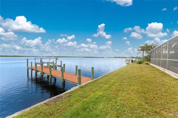 Exterior, Lake