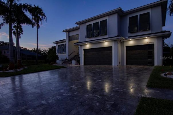 Attached, Exterior, Facade, Modern