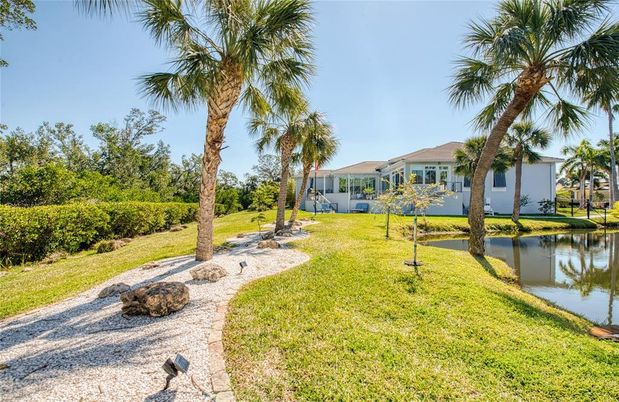 Exterior, Lake