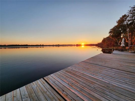 Exterior, Lake