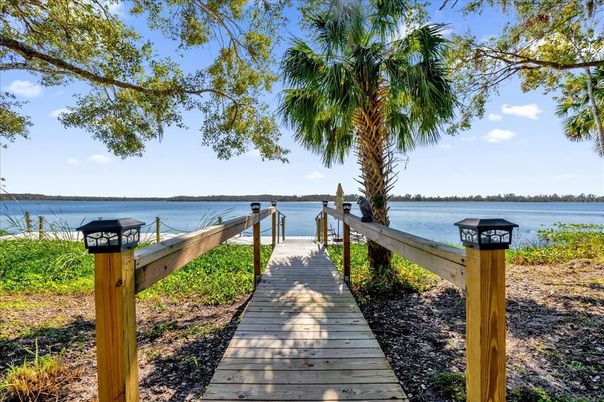 Exterior, Lake