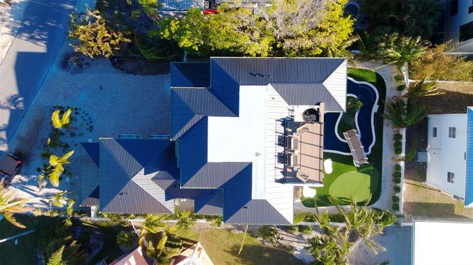 Exterior, Drone