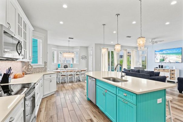 Chandelier, Dining room, Interior, Kitchen, Pendant Lights, Recessed Lighting, Wood Texture Flooring