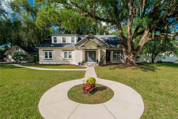 Backyard, Exterior, Facade, Ranch