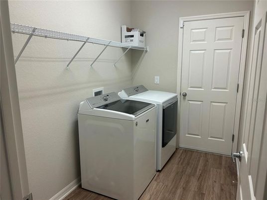 Interior, Washer, Wood Texture Flooring