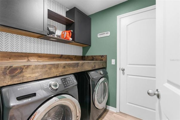 Interior, Washer, Wood Texture Flooring