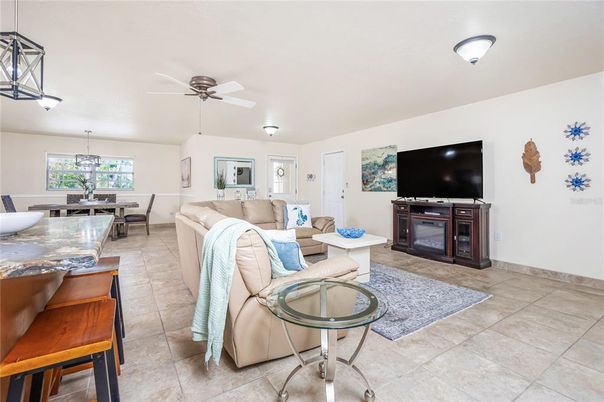 Dining room, Interior, Living room, Pendant Lights