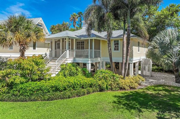 Backyard, Exterior, Facade, Queen Anne Victorian
