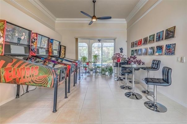 Game Room, Interior