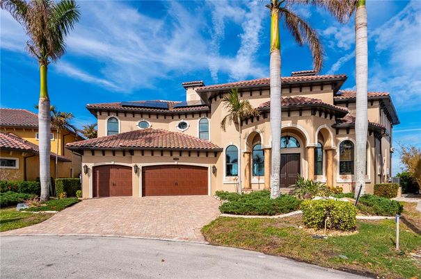 Attached, Exterior, Facade, Solar Panels, Mediterranean