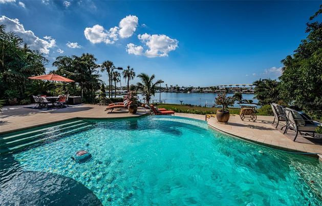 Exterior, Pool, Water