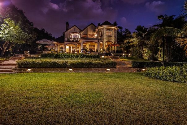 Backyard, Exterior, Facade, Queen Anne Victorian