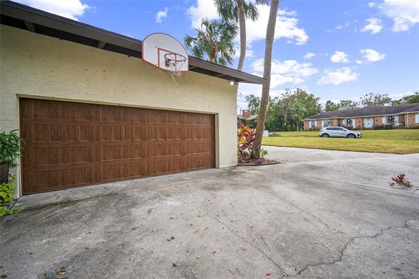 Detached Garage, Exterior