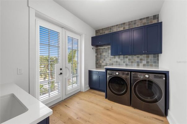 Interior, Washer, Wood Texture Flooring