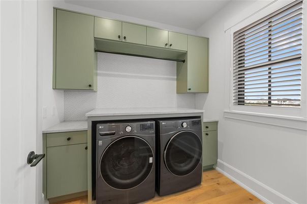 Interior, Washer, Wood Texture Flooring