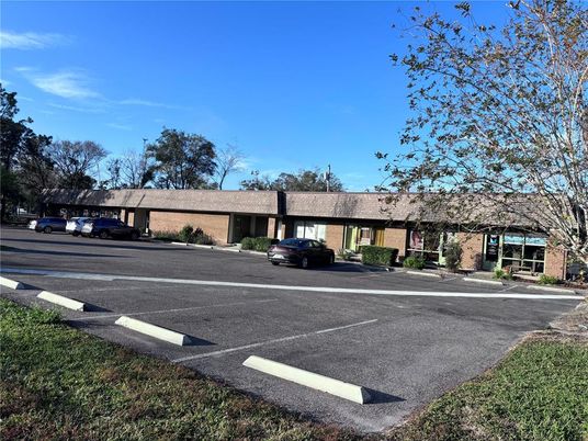 Exterior, Facade, Brick Facade, Ranch