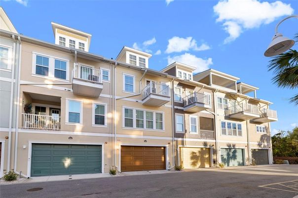 Attached, Exterior, Facade, Rowhouse