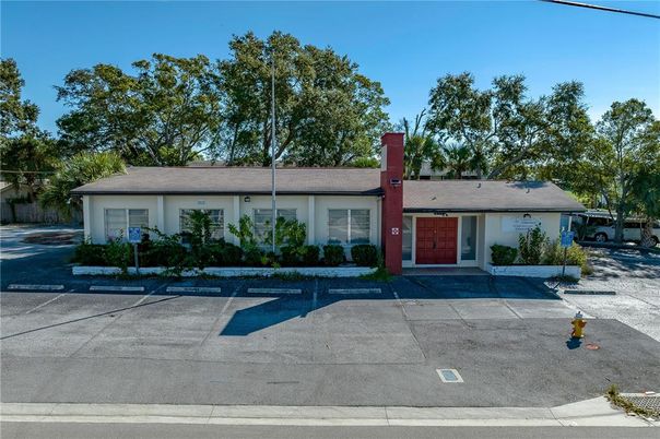 Exterior, Facade, Ranch