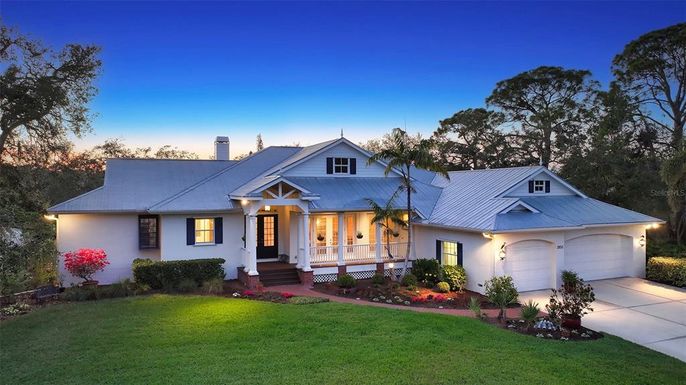 Attached, Exterior, Facade, Farmhouse