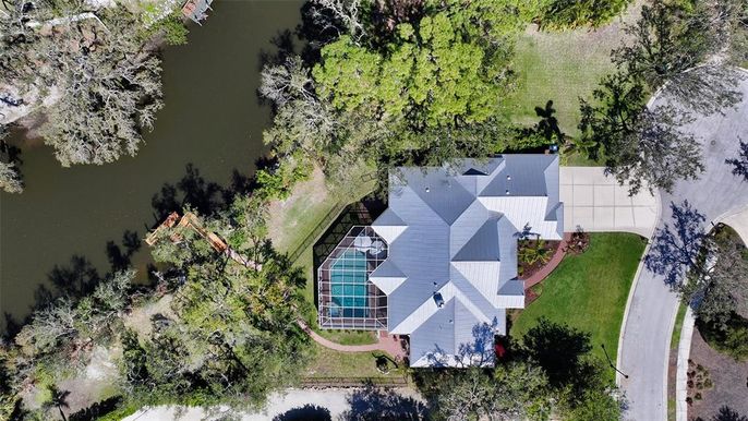 Exterior, Drone