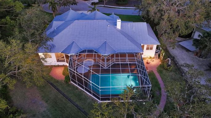 Exterior, Drone