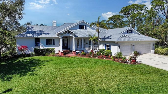 Attached, Exterior, Facade, Farmhouse