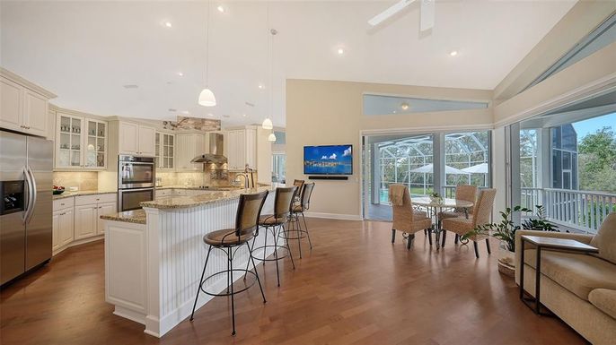 Dining room, Interior, Kitchen, Pendant Lights, Recessed Lighting, Stainless Steel Appliances, Wood Texture Flooring
