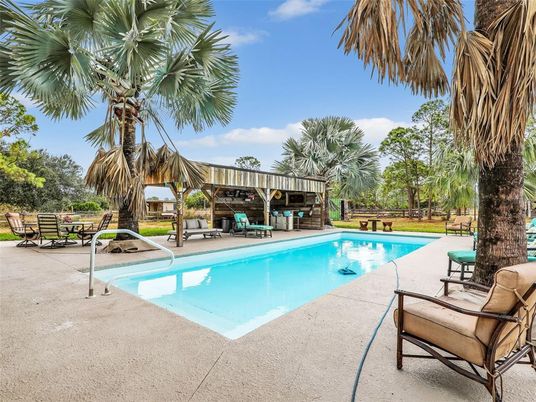 Exterior, Pool
