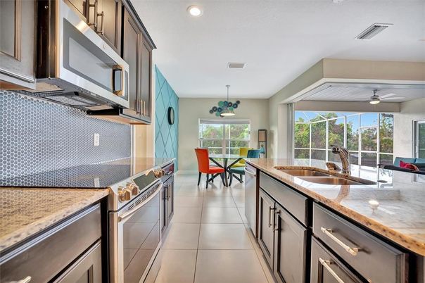 Dining room, Interior, Kitchen, Recessed Lighting