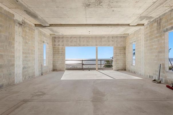 Empty room, Interior, Stone Walls, Wooden Beams