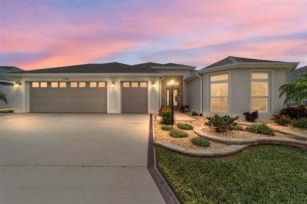 Attached, Exterior, Facade, Ranch