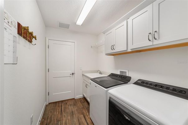Interior, Washer, Wood Texture Flooring