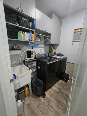 Interior, Washer, Wood Texture Flooring