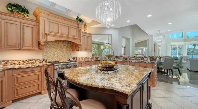 Chandelier, Dining room, Interior, Kitchen, Recessed Lighting, Stainless Steel Appliances