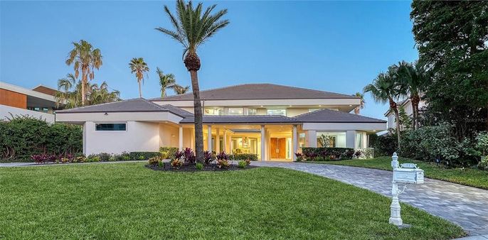 Backyard, Exterior, Facade, Ranch