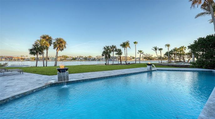 Exterior, Lake, Pool, Water