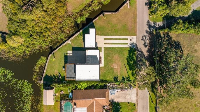 Exterior, Drone