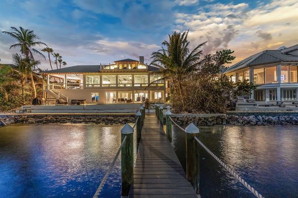 Exterior, Lake