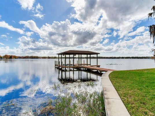 Exterior, Lake