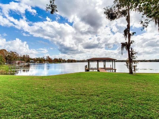 Exterior, Lake
