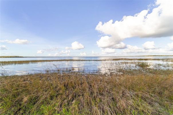 Exterior, Lake