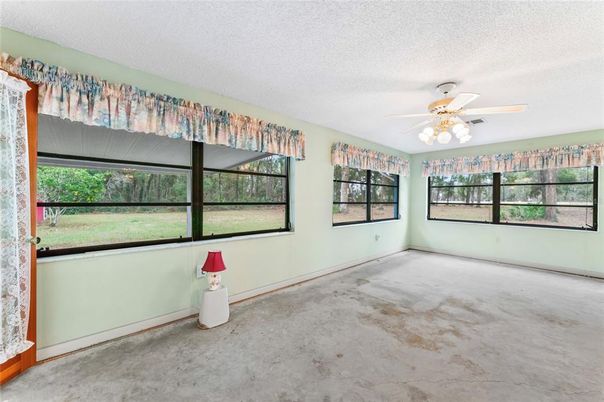 Empty room, Interior