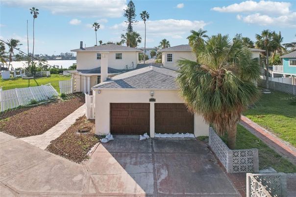 Attached, Exterior, Facade, Mediterranean