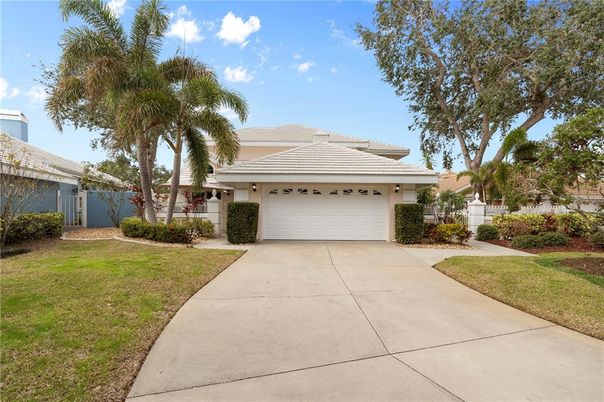 Attached, Exterior, Facade, Ranch