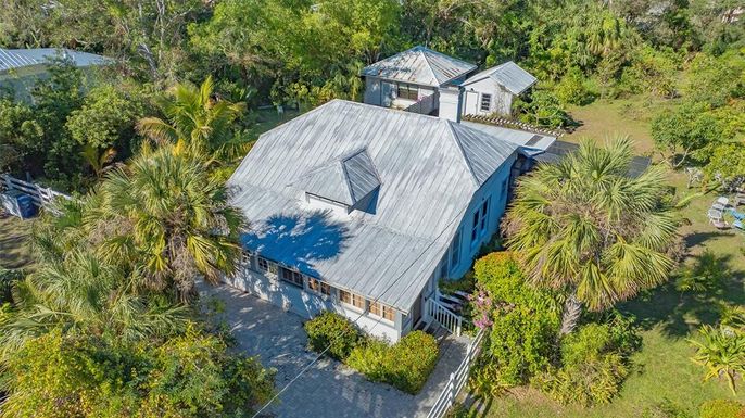Exterior, Drone