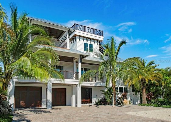 Attached, Exterior, Facade, Modern