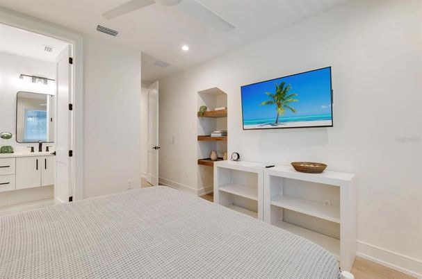 Bathroom, Interior, Recessed Lighting