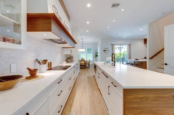 Dining room, Interior, Kitchen, Pendant Lights, Recessed Lighting, Wood Texture Flooring